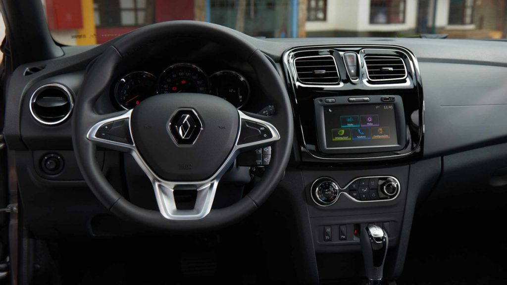 Interior Renault Logan - Renta de carros en Bogota